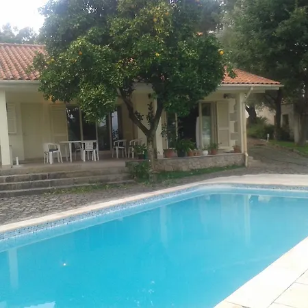 With Swimming Pool Vakantiehuis